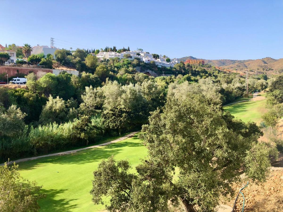 Modern Apartment In Front Of Cabopino Golf Marbella Exterior photo