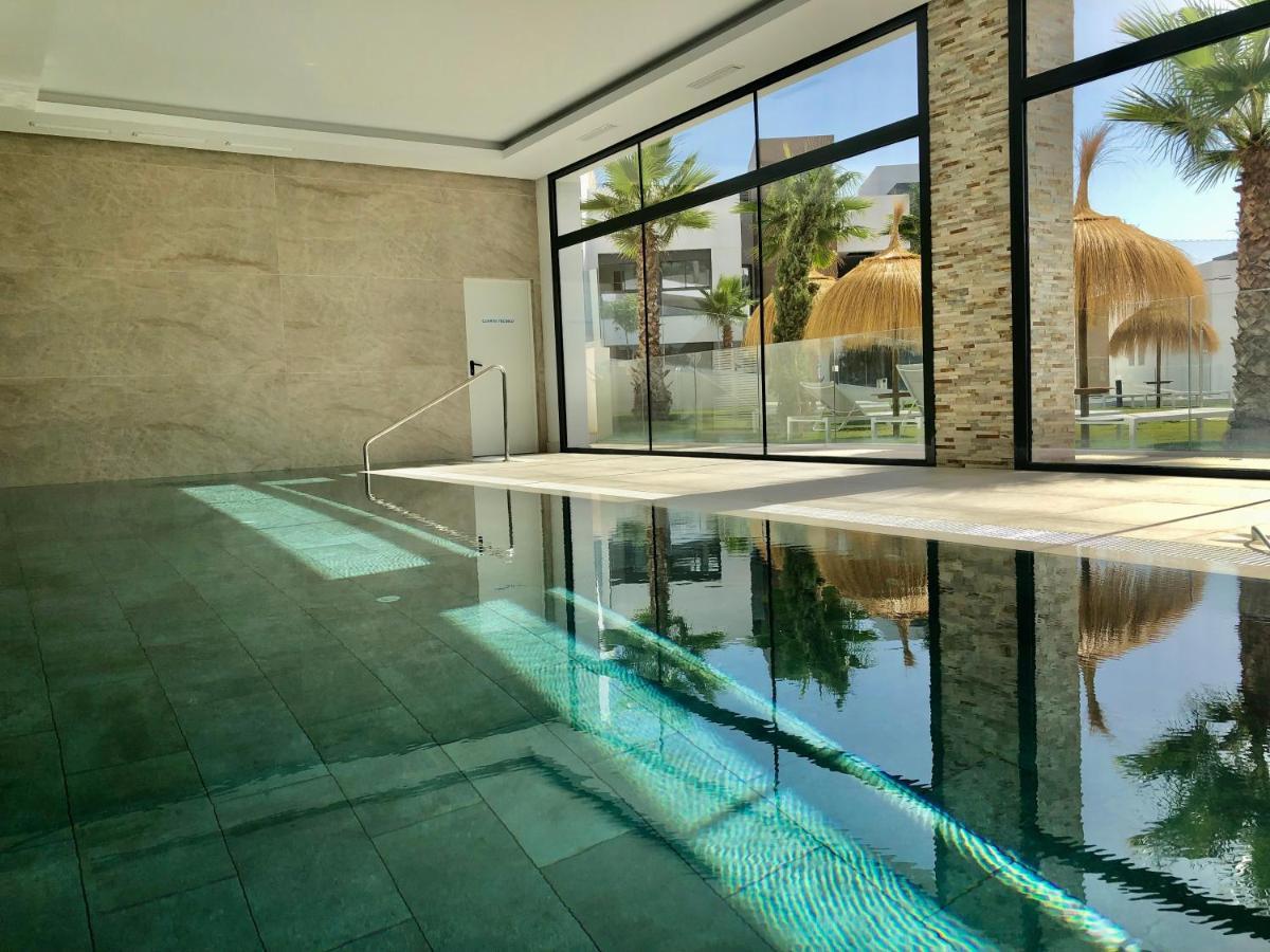 Modern Apartment In Front Of Cabopino Golf Marbella Exterior photo